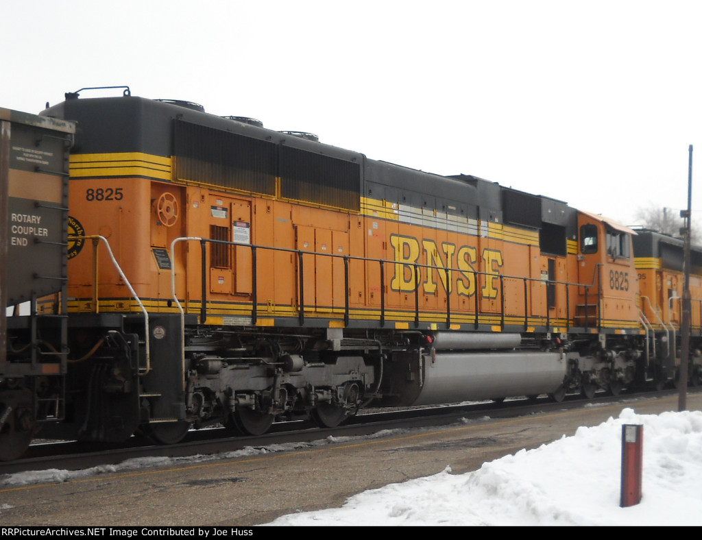 BNSF 8825